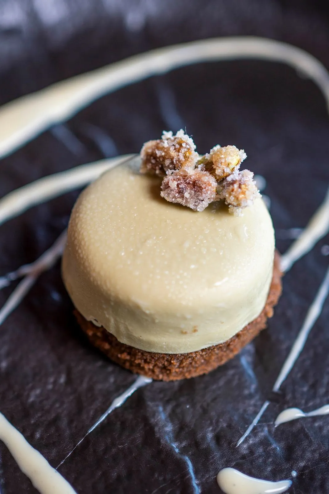 Dolce monoporzione alla crema su base di biscotto